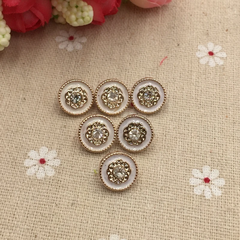 

The new white roses rhinestone button shirt button 11mm 100pcs Acrylic Home Sewing Supplies FC807