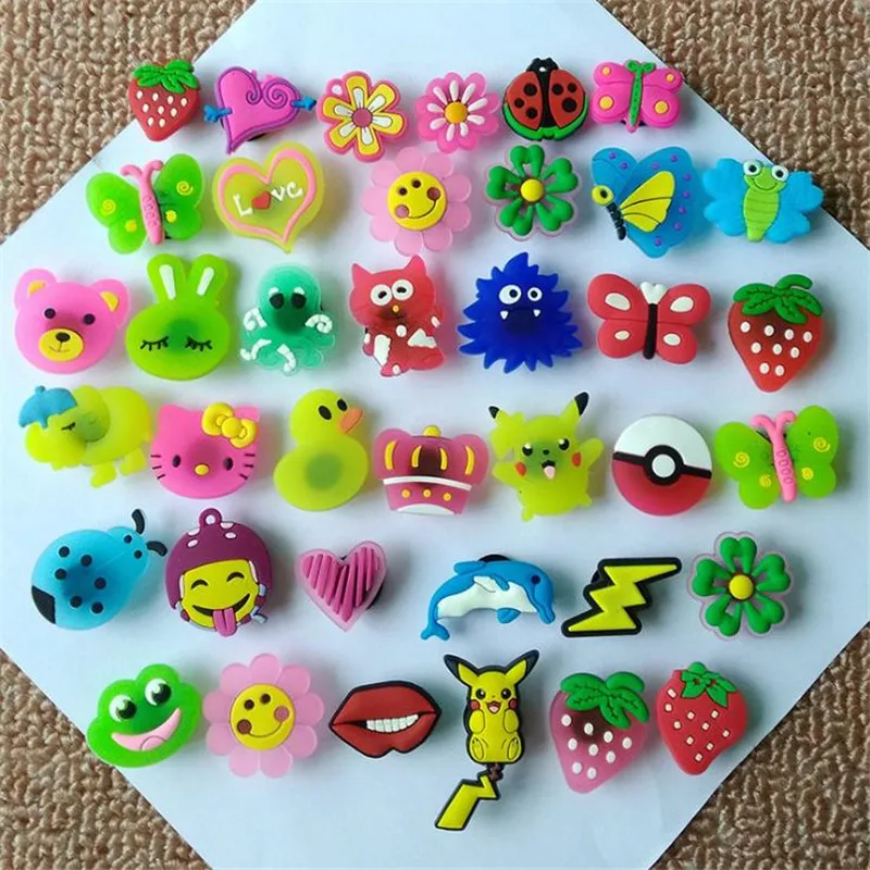 

2018 new 100pcs/lot mixed styles random shoe accessories shoe charms , shoe decoration fit croc and wrisband for children gift