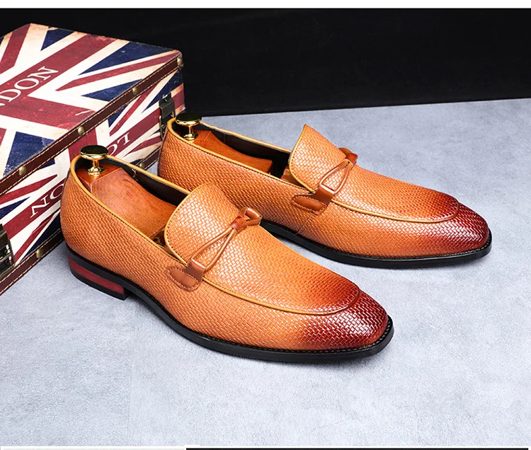 Горячая Для мужчин's официальные свадебные туфли в английском ретро-стиле с кисточками и Leathere Лоферы Для Мужчин's Обувь в деловом стиле с острым носком, на плоской подошве