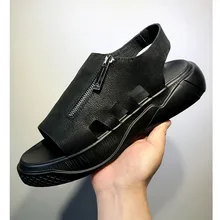 Молодежный тренд Для мужчин Модная толстая подошва из натуральной кожи в римском стиле; пляжные сандалии Для мужчин без каблука удобные дышащие плоские сандалии