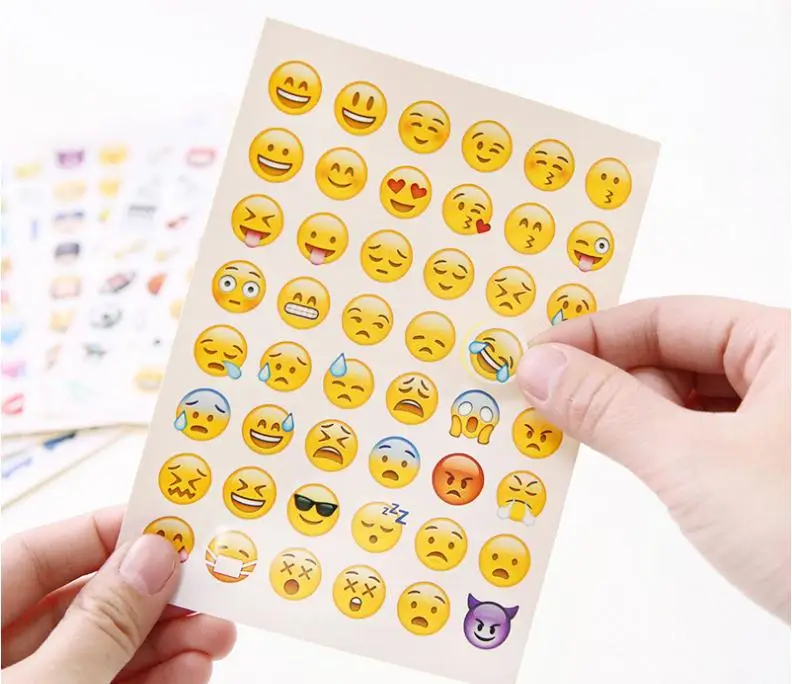 19 ورقة/مجموعة الرموز التعبيرية ملصق حزمة الرموز التعبيرية ملصقات الأكثر شعبية Emojis للجوال الهاتف الاطفال غرف المنزل ديكور اللوحي SN069