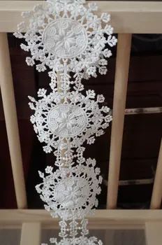 

Off white guipure lace trim with snowflakes, Premium African lace venise trim with round floral patterns 2019 Latest style