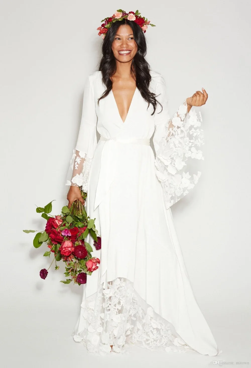 21 Robe De Mariage Pizzo Della Boemia Abiti Da Sposa Con Maniche Lunghe Boho V Neck Beach Abiti Da Sposa Hippie Stile Di Abiti Da Sposa Abiti Bohemian Style Wedding Dresses Bohemian Wedding Dresslace