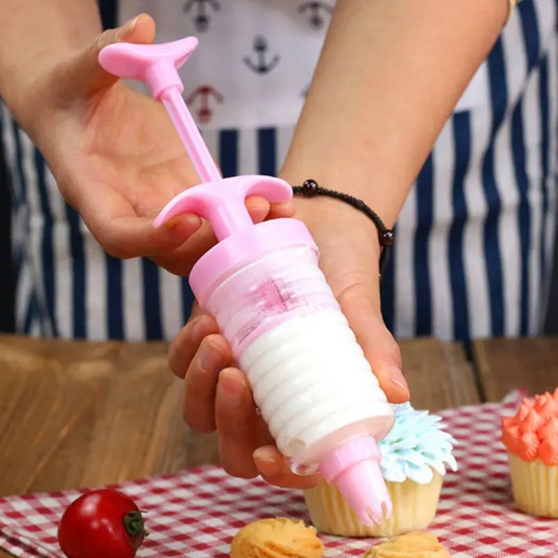 

8 PCS/set Food grade plastic Kitchen Accessories Icing Piping Cream Pink Pastry gun+ 6 Nozzle DIY Cake Decorating Tips Cookie