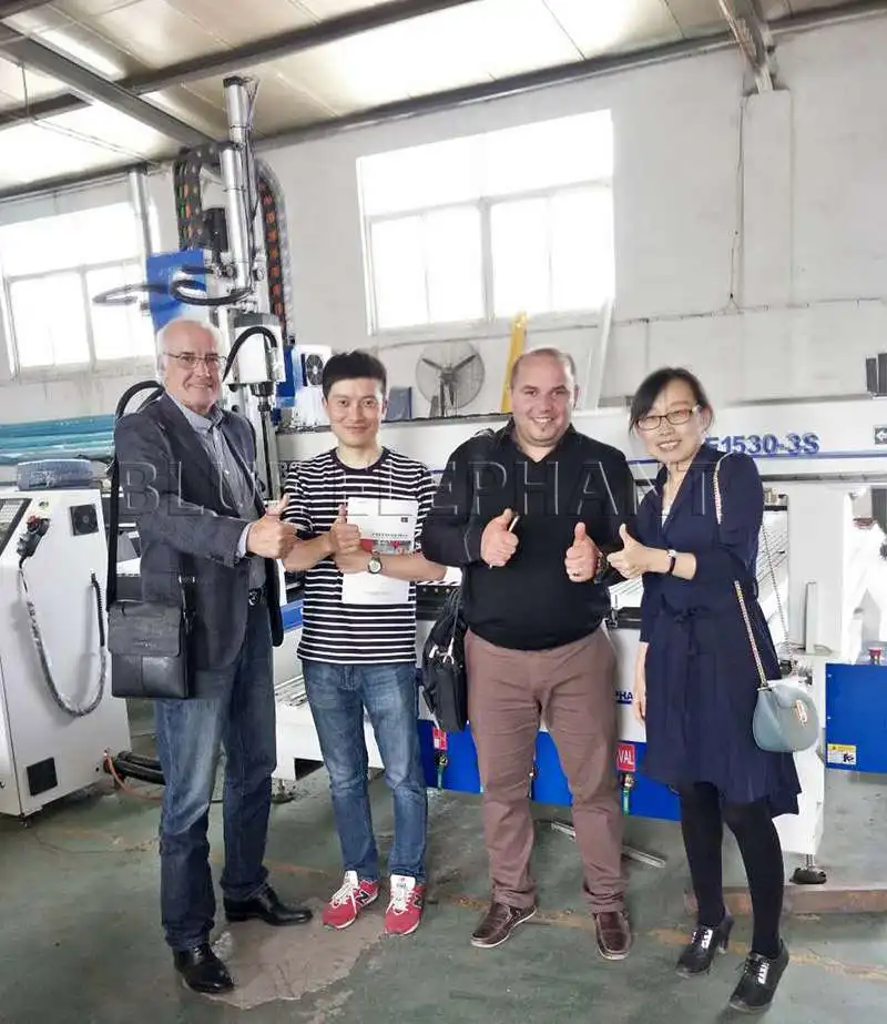 two customers one from france one from algeria -3