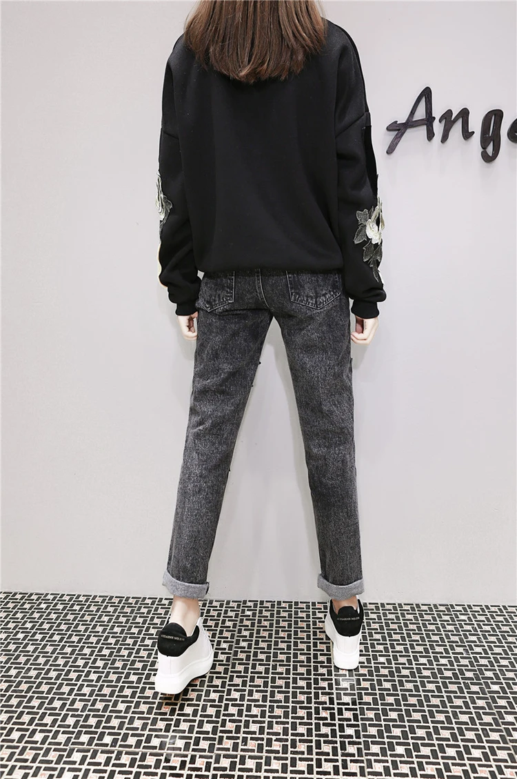 Fashion Spring Fall 2 Piece Sets Women Jeans Suit Casual Loose Embroidery Flowers Tops And jeans Plus Size Female Pants Suit