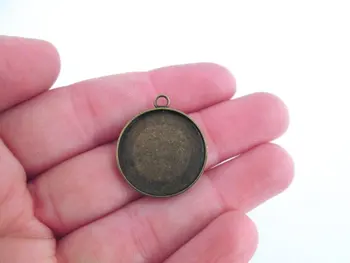 

Brass plated 20mm bezel settings, with or without glass, B178theof