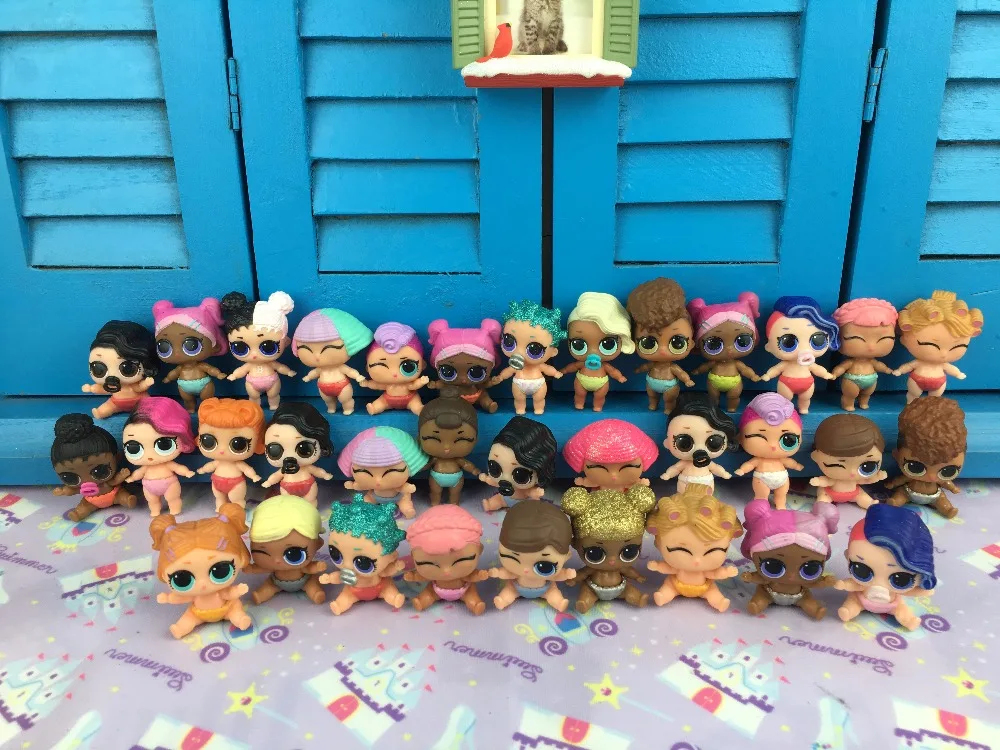 

Hot Sale 4cm Lovely Mini Dolls Girl Sisters Baby Doll Action Figure Toy Kid's Birthday Christmas Gift Randomly Send 5-50Pcs/lot