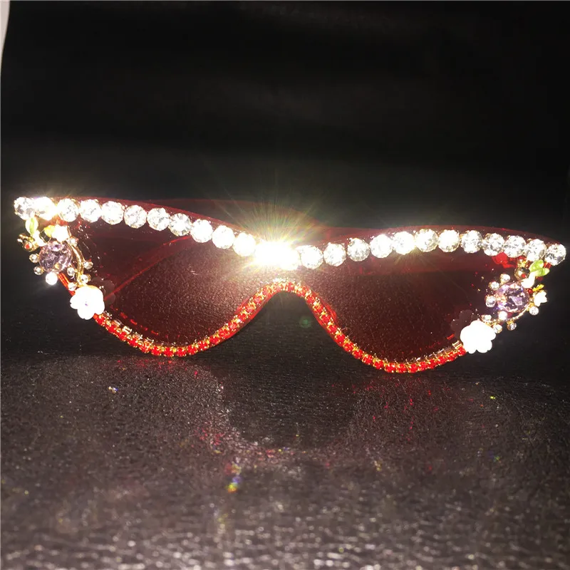 Vintage Cat Crystal Sunglasses Women New Retro Shades UV400 Sun Glasses Female Eyewear Red Black Fashion NX