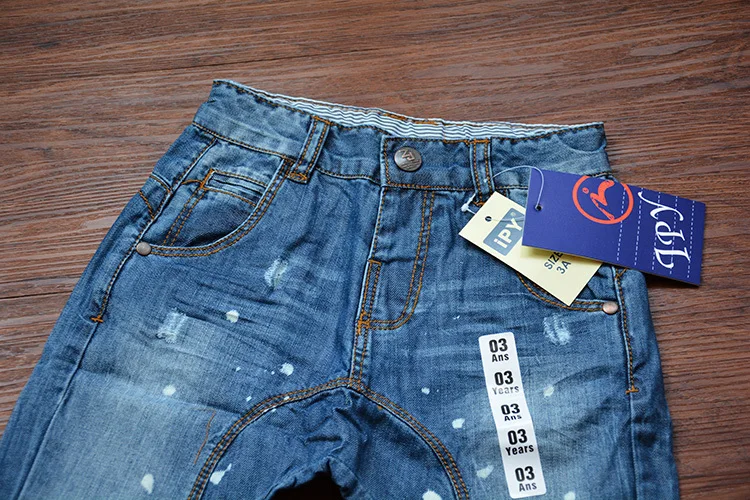 2015 vêtements de nouveaux enfants Jeans boy fille Denim sarouel bébé garçons filles peinture trou Jeans enfants Big PP Harem Denim pantalons dans Jeans de
