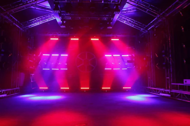 7*15 Вт светодиодный пиксель очистительные полосы, балка прожектор для сцены Эффект светильник для DJ диско DMX RGBW Полный цвет с подвижной головкой