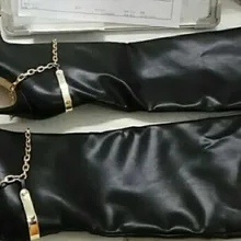 Новинки для женщин Модный Золотой металлический острый носок цепи, Дизайнерские Сапоги до колена в стиле «Гладиатор»; черный, белый цвет кожаные длинные, с высоким каблуком; ботинки