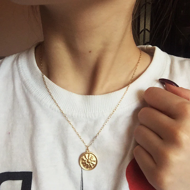 

Boho Matte Gold Sun Pendant Necklace For Women Vintage Bohemian Big Round Coin Charm Necklaces Fashion Jewelry Wholesale