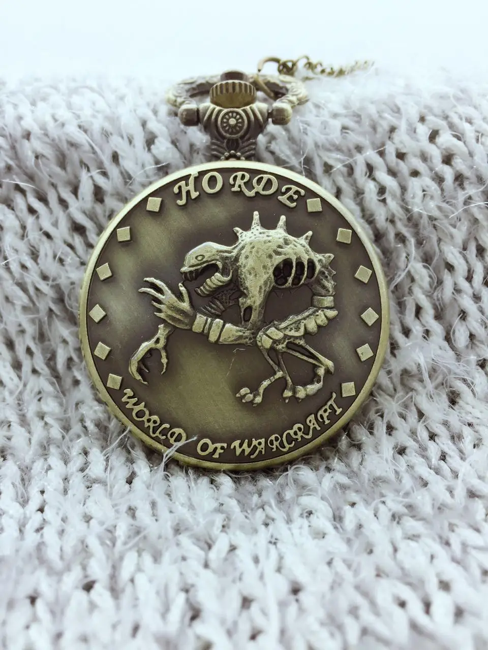 

Vintage Horde for WORLD OF WARCRAFT Bronze Quartz Pocket Watch with Necklace Chain Skull Pendant Vintage Women Men Watch Gifts