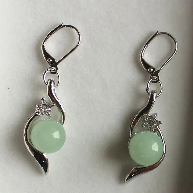 

New! 2014 nice 10mm light green jadesbread earring