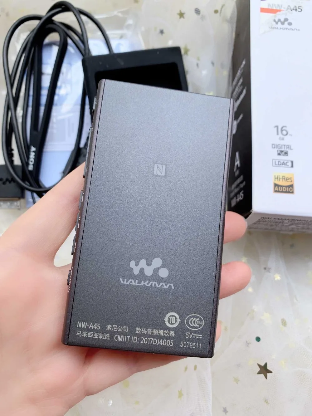 Бывший в употреблении Цифровой музыкальный плеер Walkman 16 ГБ с аудио высокой