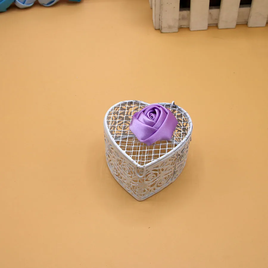 

Creative handmade iron heart-shaped rose pattern candy box candy tin box jewelry box gift box