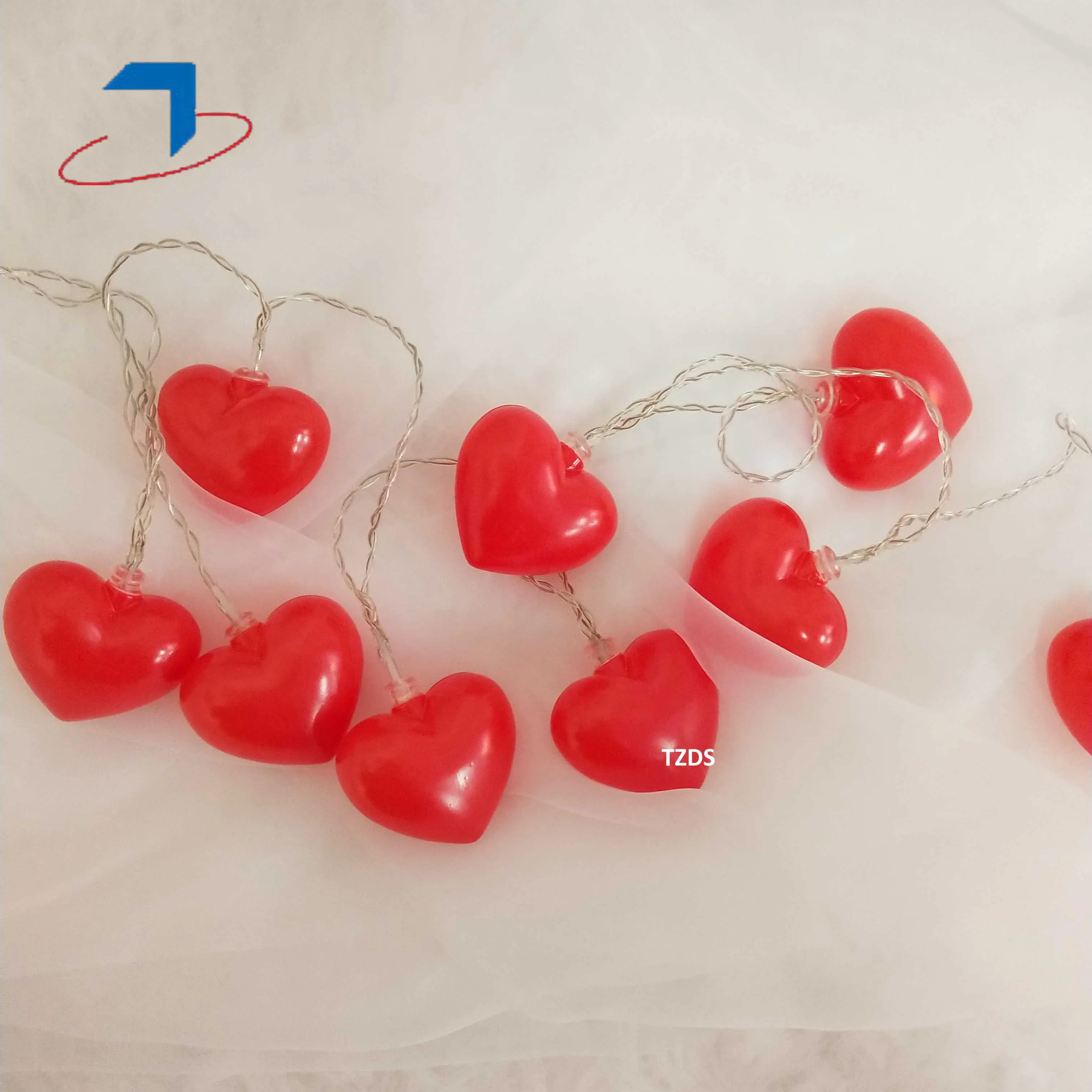 Светодиодный пластиковый красный гирлянда в форме сердца, украшение на День святого Валентина для внутренней гостиной, вечерние