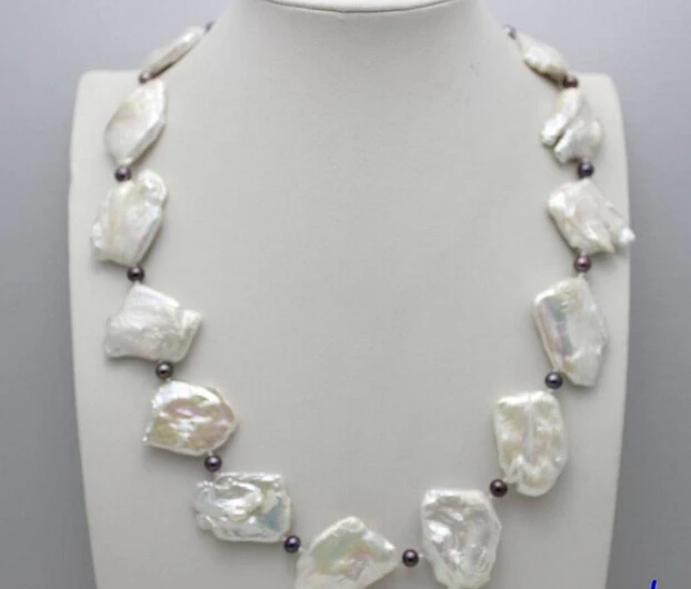 

0002983 Black &White Freshwater pearl Necklace