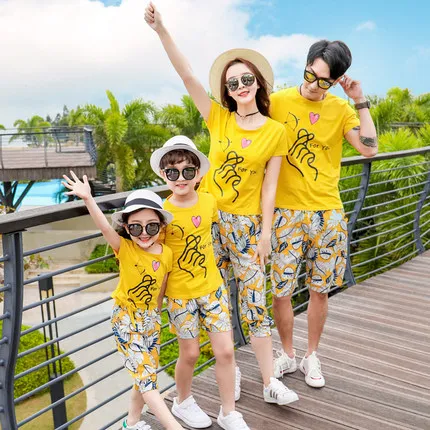 Одинаковые комплекты для семьи; коллекция года; летняя стильная модная футболка+ брюки; одежда для семьи; комплект одежды для папы, сына, мамы и дочки - Цвет: Цвет: желтый