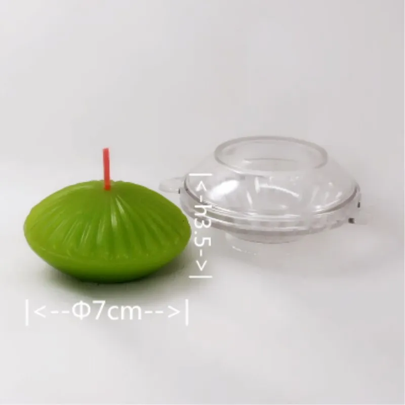 

Leane Creatief making model ball shape candle mould for diy