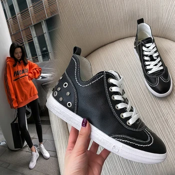 

2019 new hot Women's Flats 22.5-25 cm feet length Leather rivet sneakers sports and leisure shoes Fashion Brogue shoes spring