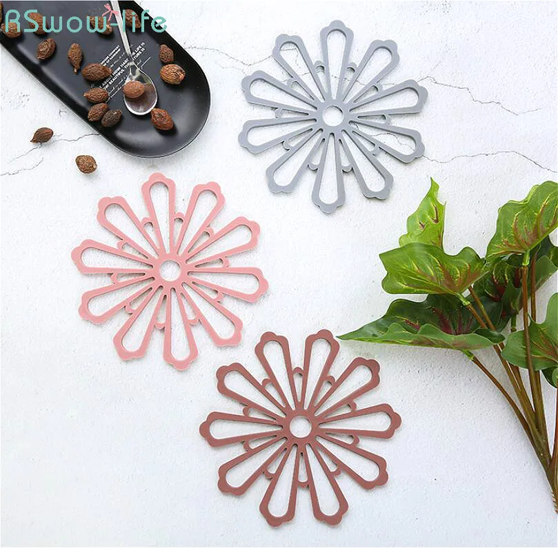 3PCS/Set Flower Coaster Home Anti-scalding Thickening Cup Pad Circular Bending Heat Insulation Hollow Petals Dinner Placemats | Дом и сад