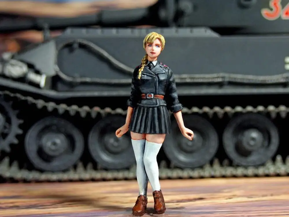 

1/35 Resin Kits WWII German Women Officer Style II (no tank) 1pc