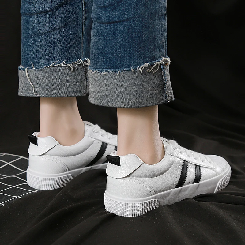 

2019 Designer PU Women Breathable Flats Female Platform Krasovki Vulcanize Sneaker Tenis Feminino Brand Star Cool simple Shoes
