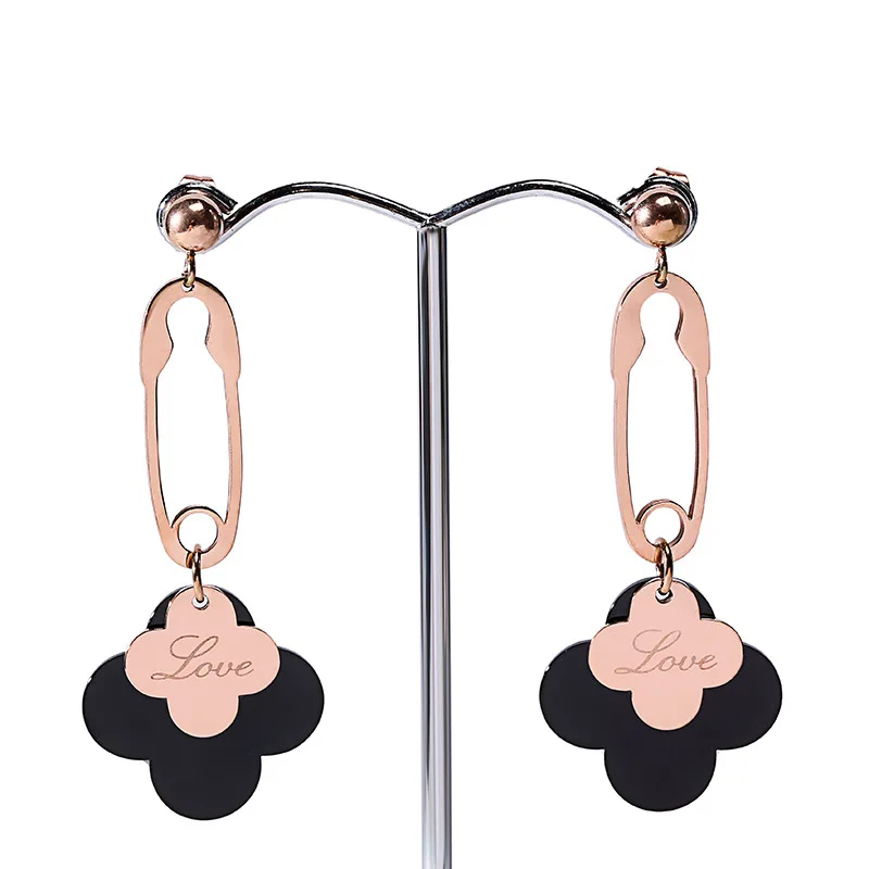

Fashion jewelry accessories, clover pin titanium steel earrings, rose gold allergy earrings wholesale