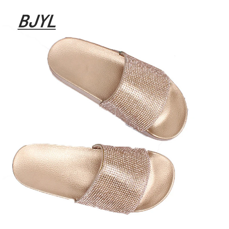 

2018 new open toe word drag female summer bright flash diamond fashion non-slip comfort soft bottom leisure beach sandals