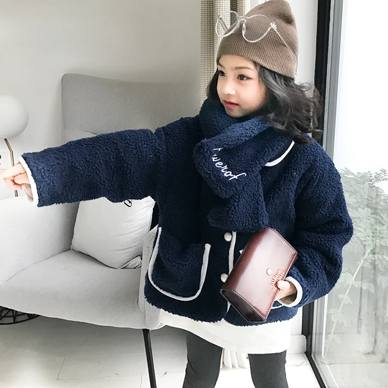 

Girls plus velvet jacket 2018 new girls fashion edging lamb hair to send a scarf open shirt tide