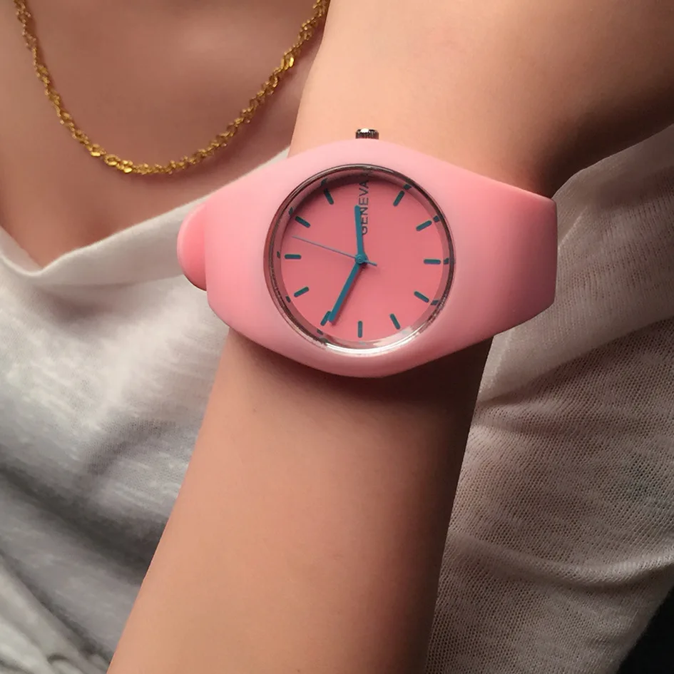 Venta-caliente-marca-de-moda-de-oro-las-mujeres-del-reloj-del-cuarzo-del-deporte-de