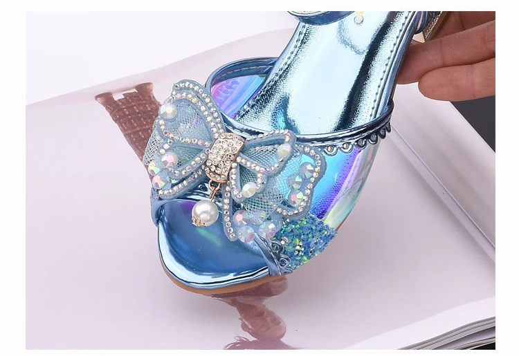 Сандалии с кристаллами для девочек; модельные туфли принцессы на высоком каблуке с блестками и бантом; детская обувь для вечеринки и свадьбы; праздничные сандалии для подростков