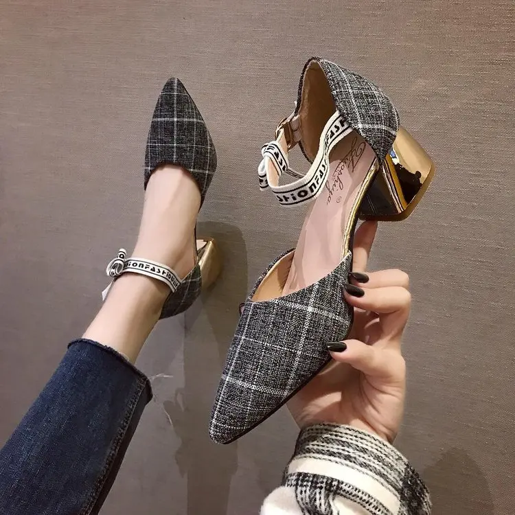 

2019 new small fresh shallow mouth pointed thick with a word buckle high heels black and white single shoes women