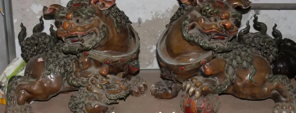 

Rare Pure Hand Old Wu cai Porcelain Foo Fu Dog Phylactery Door Lion Ball Pair