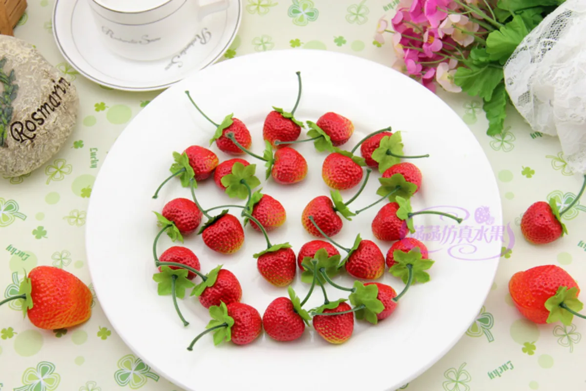 

Festive Artificial Decorations Fruits Red Plastic Simulated Mini Strawberry with leaf False Cabinet Model Props 20pcs/lots