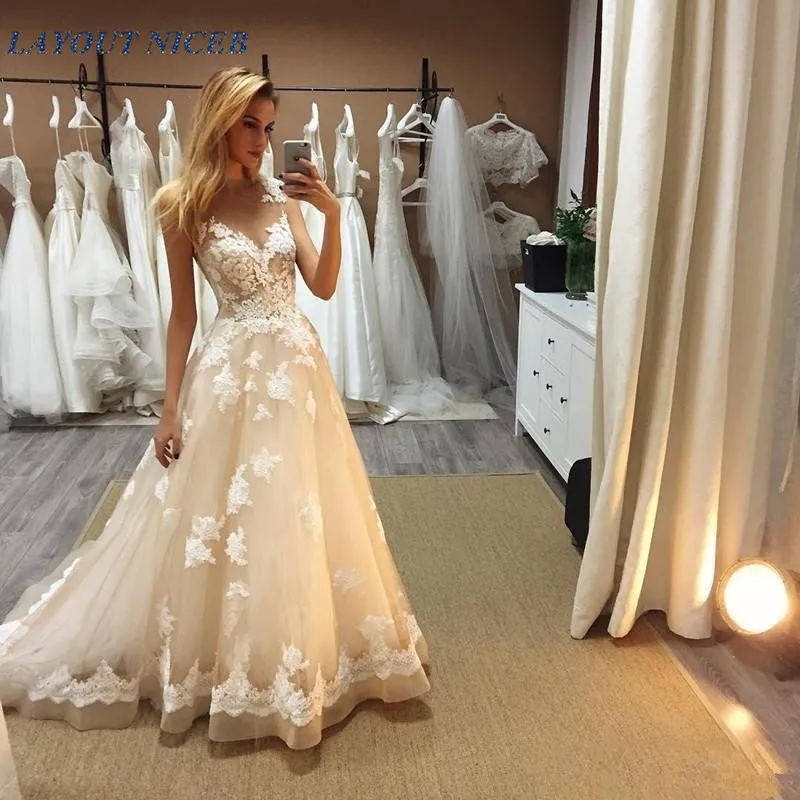2018 New Designer Top Quality Simple A Line wedding dresses Ball Gown gorgeous Popular wedding gowns