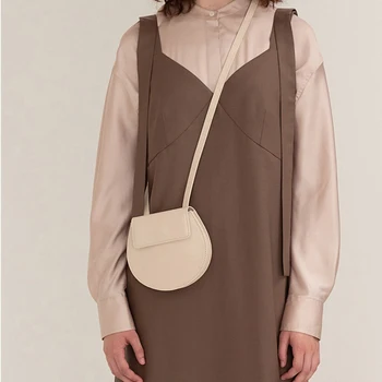 

Minimalist personality semi-circle shoulder bag female spring and summer new wild casual Messenger bag