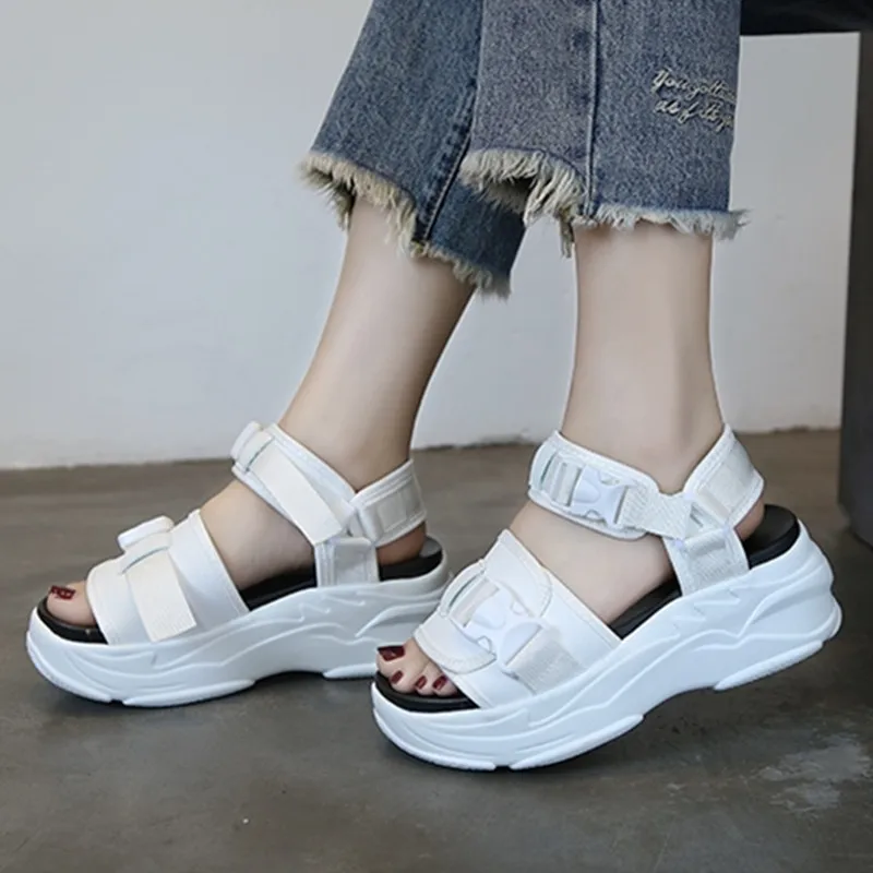 

Female Shoes White Sandals Casual Fashion Thick Sole PU Leather Buckle Breathable Summer Beach Rome Platform Shoes Flat 1988w