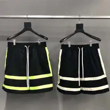 Летние пляжные шорты с вышивкой в сеточку и флуоресцентной зеленой нашивкой от danel Patch