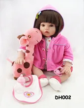 Muñeca reborn de 50 cm con jirafa rosa