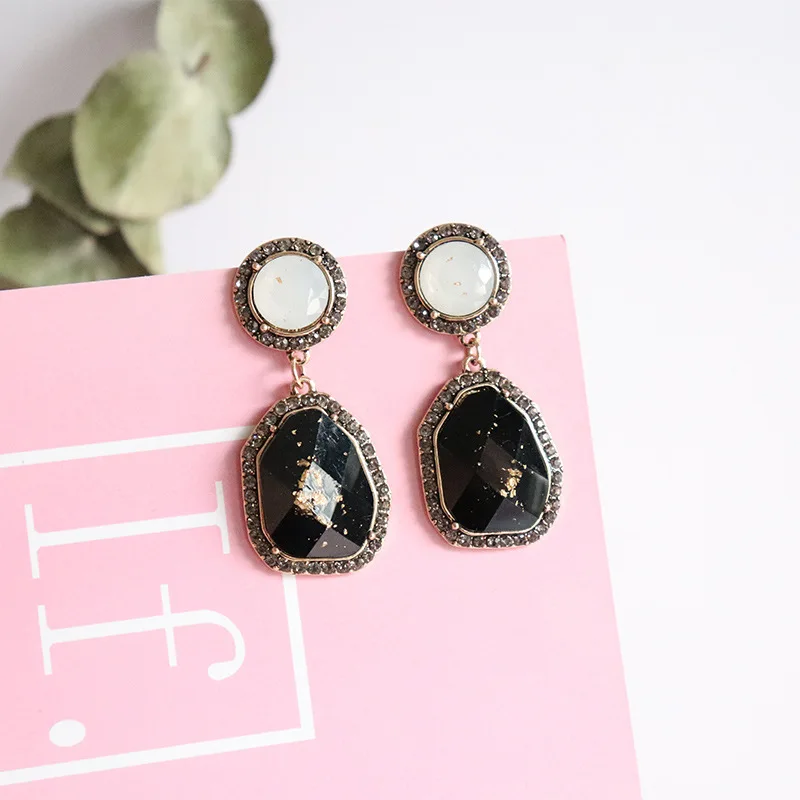 

2019 New Korean Fashion Vintage Gold Acrylic Black Drop Earrings For Women Female Party's Statement Earring