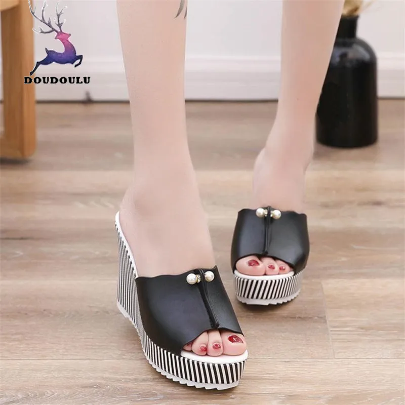 

Women Stripe Slippers Pearl Platform High Heels Sandals Slope Sandals For Women New Summer Slippers Woman zapatos mujer