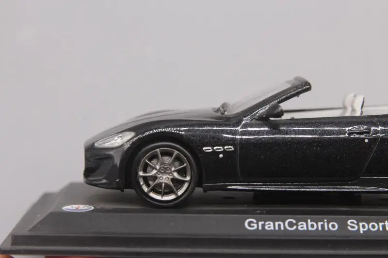 3 цвета Leo 1:43 Mase rati GranCabrio Спорт GC сплава Модель автомобиля литья под давлением Металл игрушечные лошадки подарок на день рождения для детей мальчик