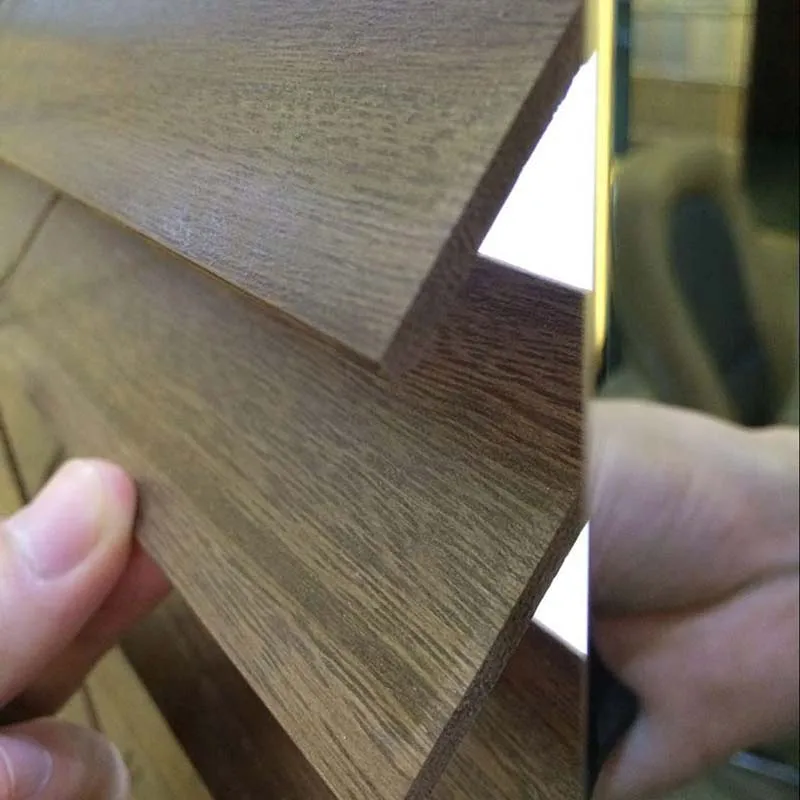 Ciego personalizado, ciego vertical de madera, ciego veneciano de madera motorizado Ciego personalizado, ciego vertical de madera, ciego veneciano de madera motorizado