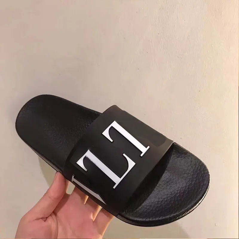 

European station star with summer 2019 new beach shoes tide men and women slippers non-slip shoes women plus size shoes