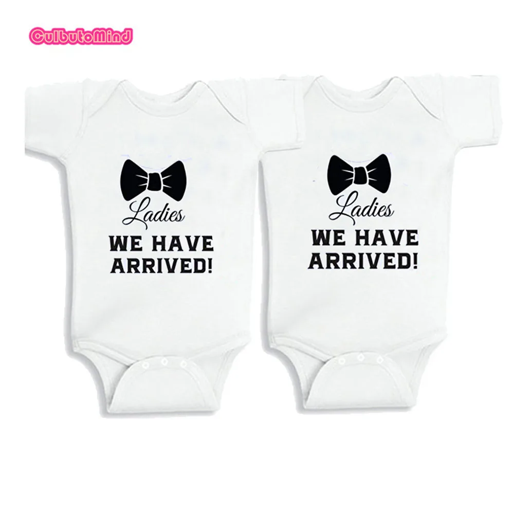 

100%Cotton Clothes Twins Baby Custom Ladies We Have Arrived Baby Gift Short Sleeved Outfit Vest Jumpsuit 0-12M Newborn Creeper