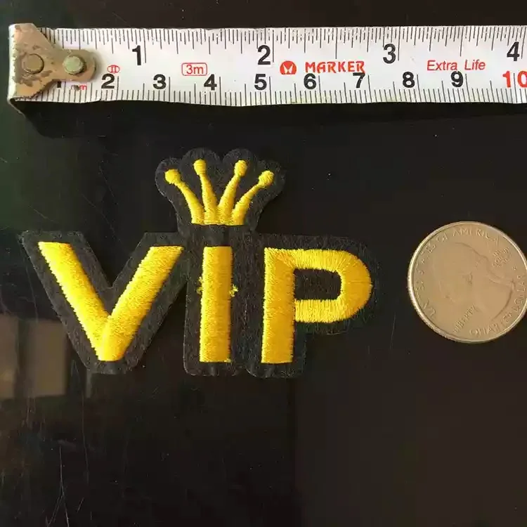 10 шт./лот с золотой короной вышитые патчи железной надписью VIP вышивка патч для