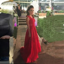 Charming 2017 Red Lace Appliqued Formal Evening Dresses Arabic Plus Size V-Neck Long Prom Gowns Women Celebrity Abendkleider